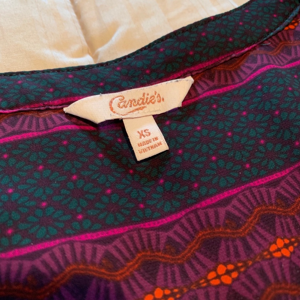 Candie’s Patterned Top - Picture 2 of 3